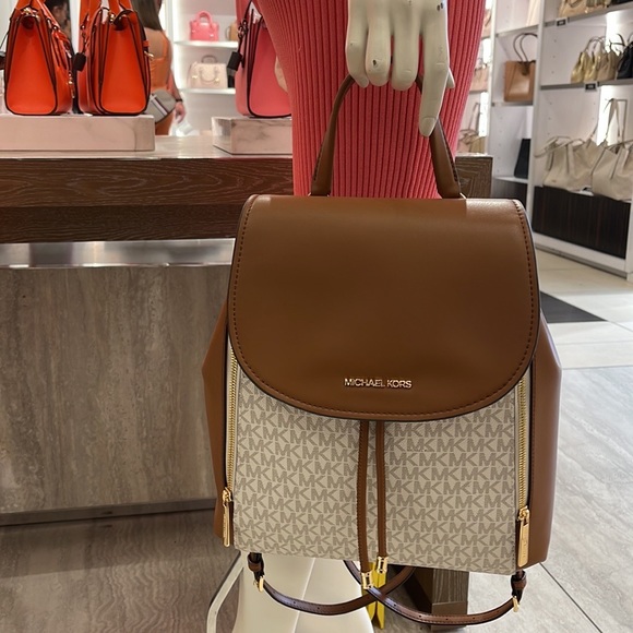 Michael Kors Backpack Bag Phoebe Medium Flap Drawstring Backpack 
Vanilla 
NWT - Picture 11 of 16